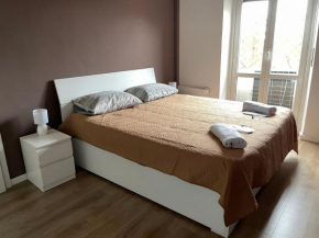 Ampia camera matrimoniale con letto double king-size by Alex guest house